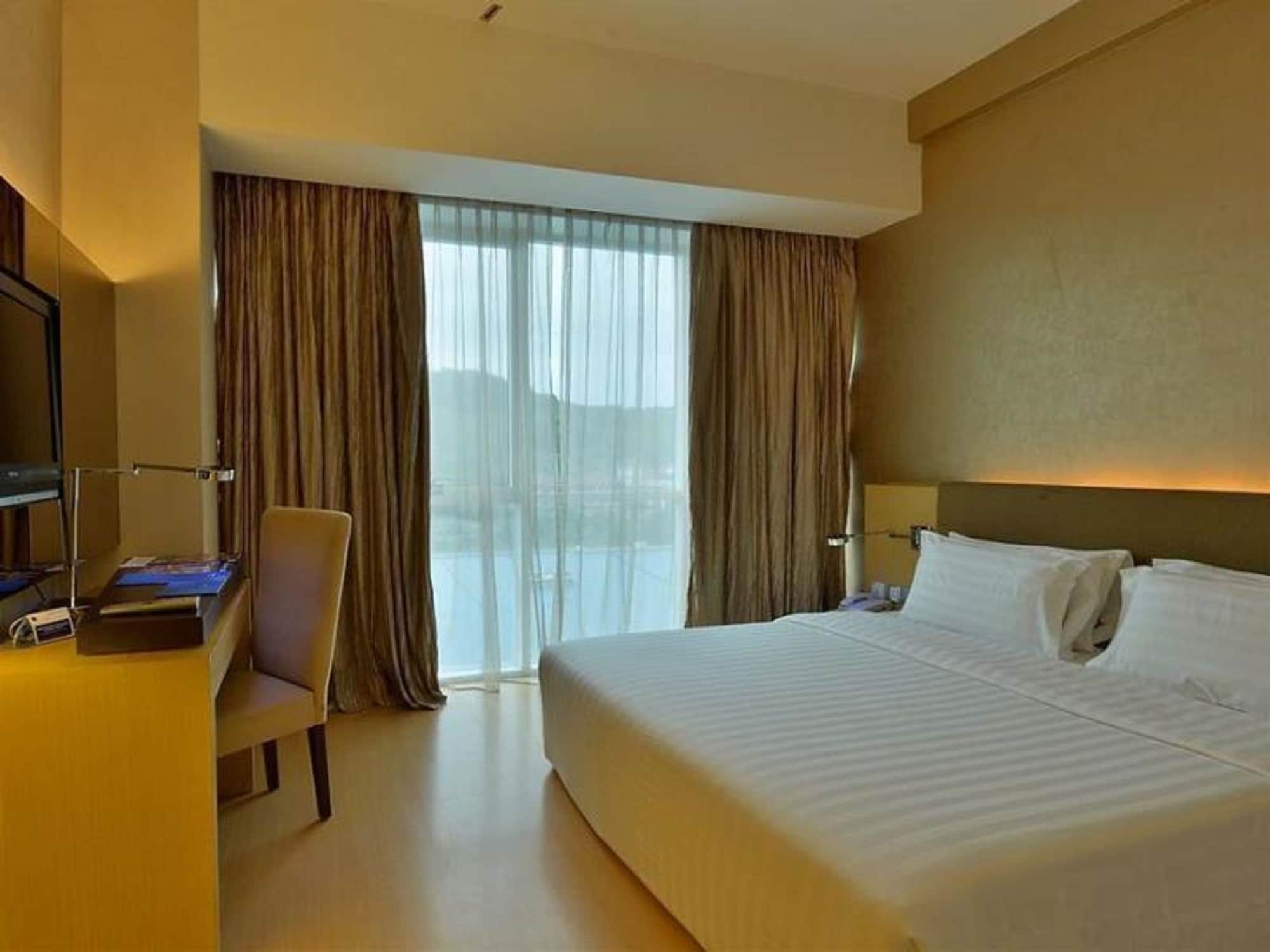 SUPERIOR, KING BED