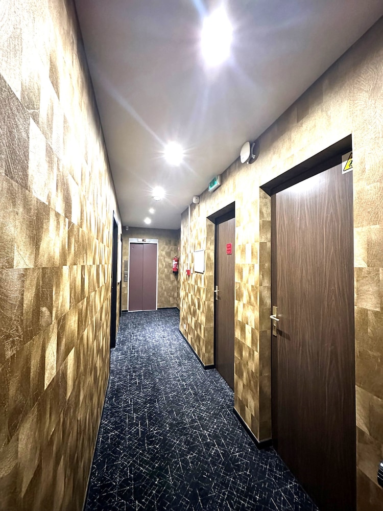 HOTEL LE COUSTURE 15/24