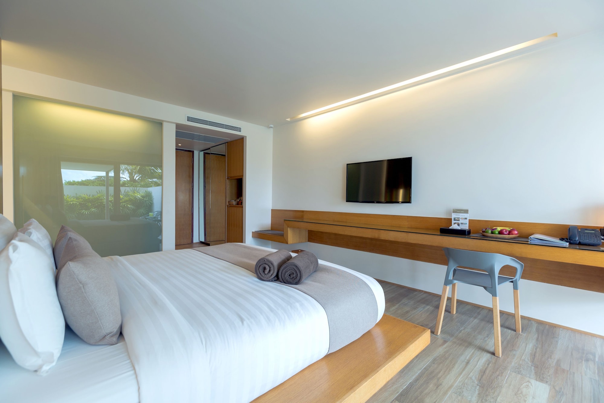 DELUXE, SUITE
