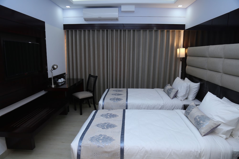 White Palace Hotel 26/61