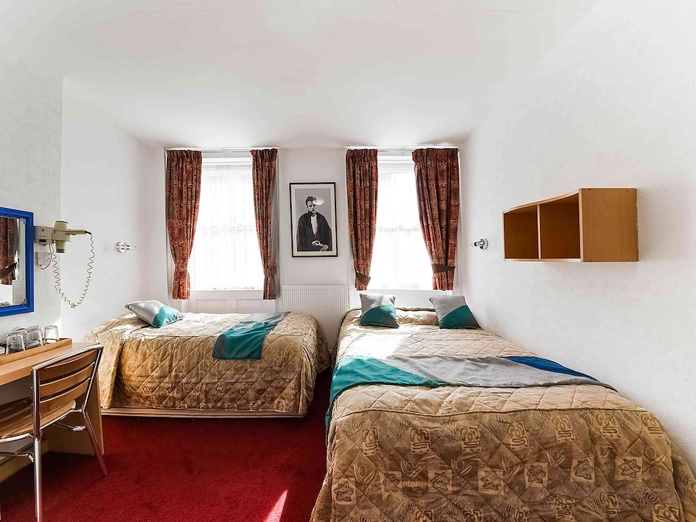 Boston Court Hotel 34/55