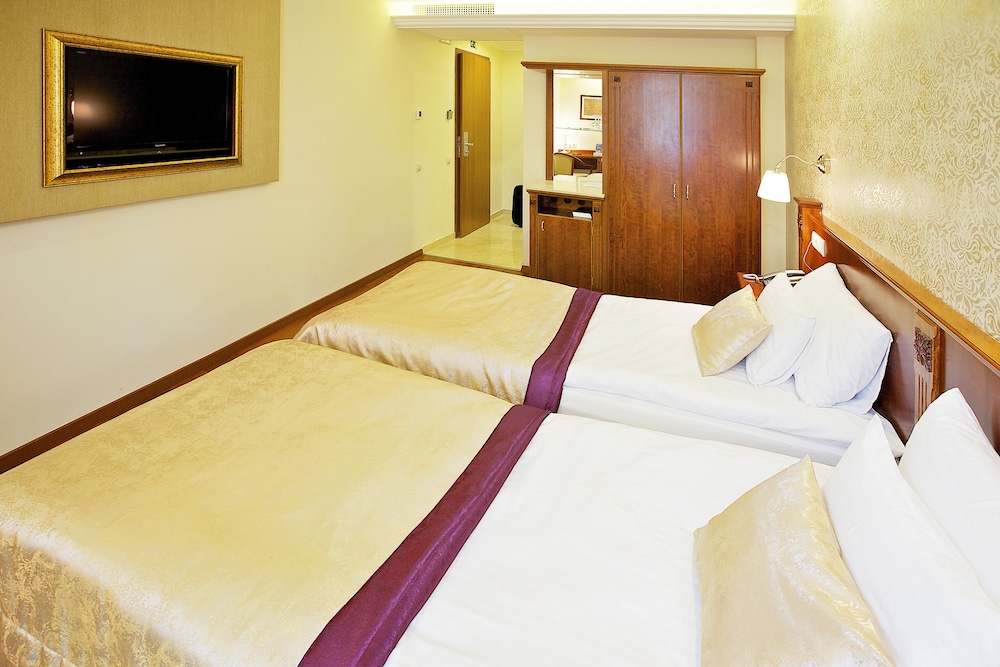 Gold Hotel Budapest 9/68