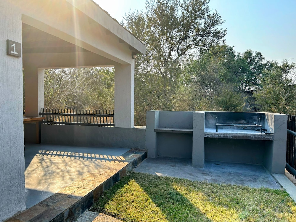 Leadwood Tree Safari Lodge 695 5/30