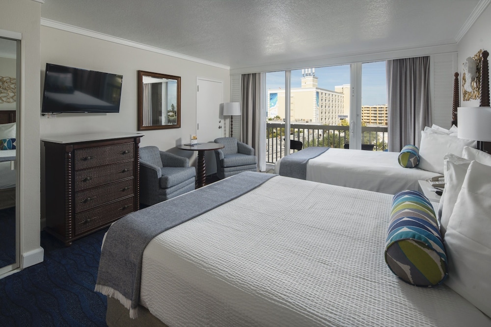 Tradewinds Island Grand Resort 25/65