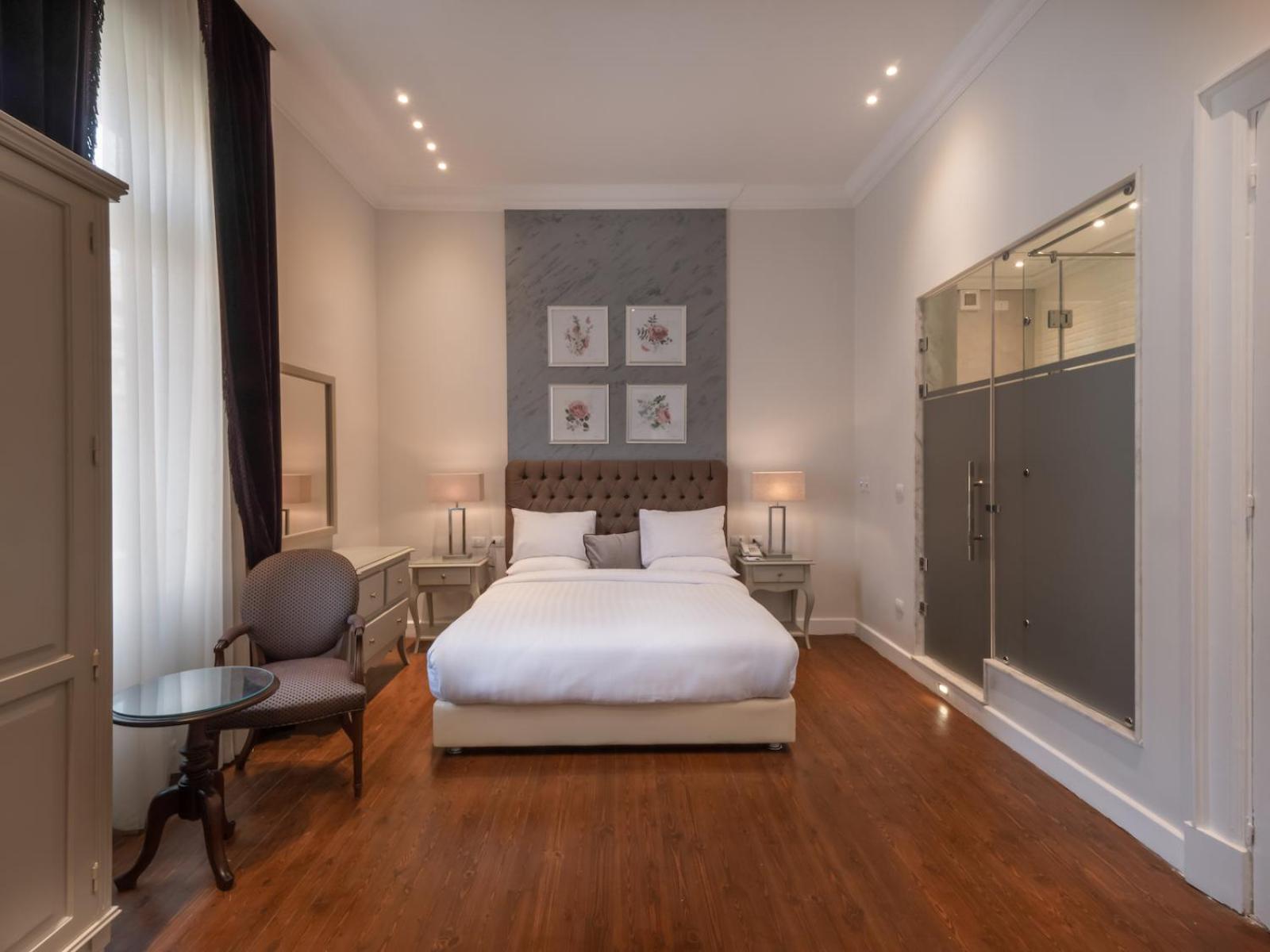 Suite, King Bed, Balcony