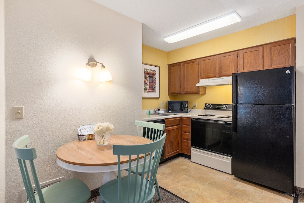 Residences at Daniel Webster 35/50