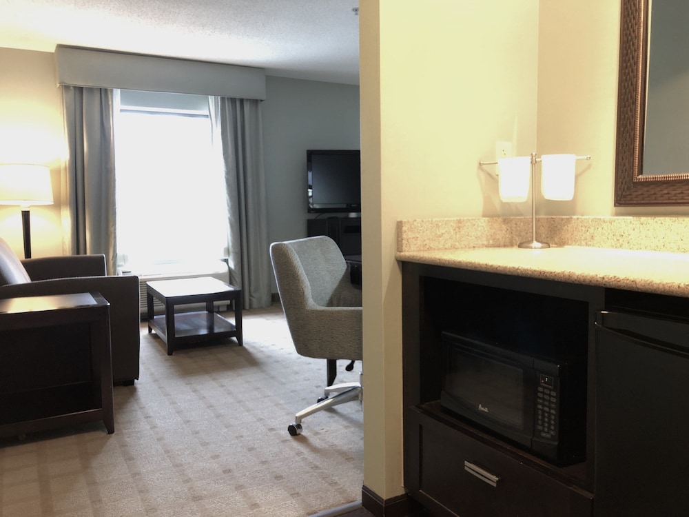 Hampton Inn Suites Detroit Canton 60/89