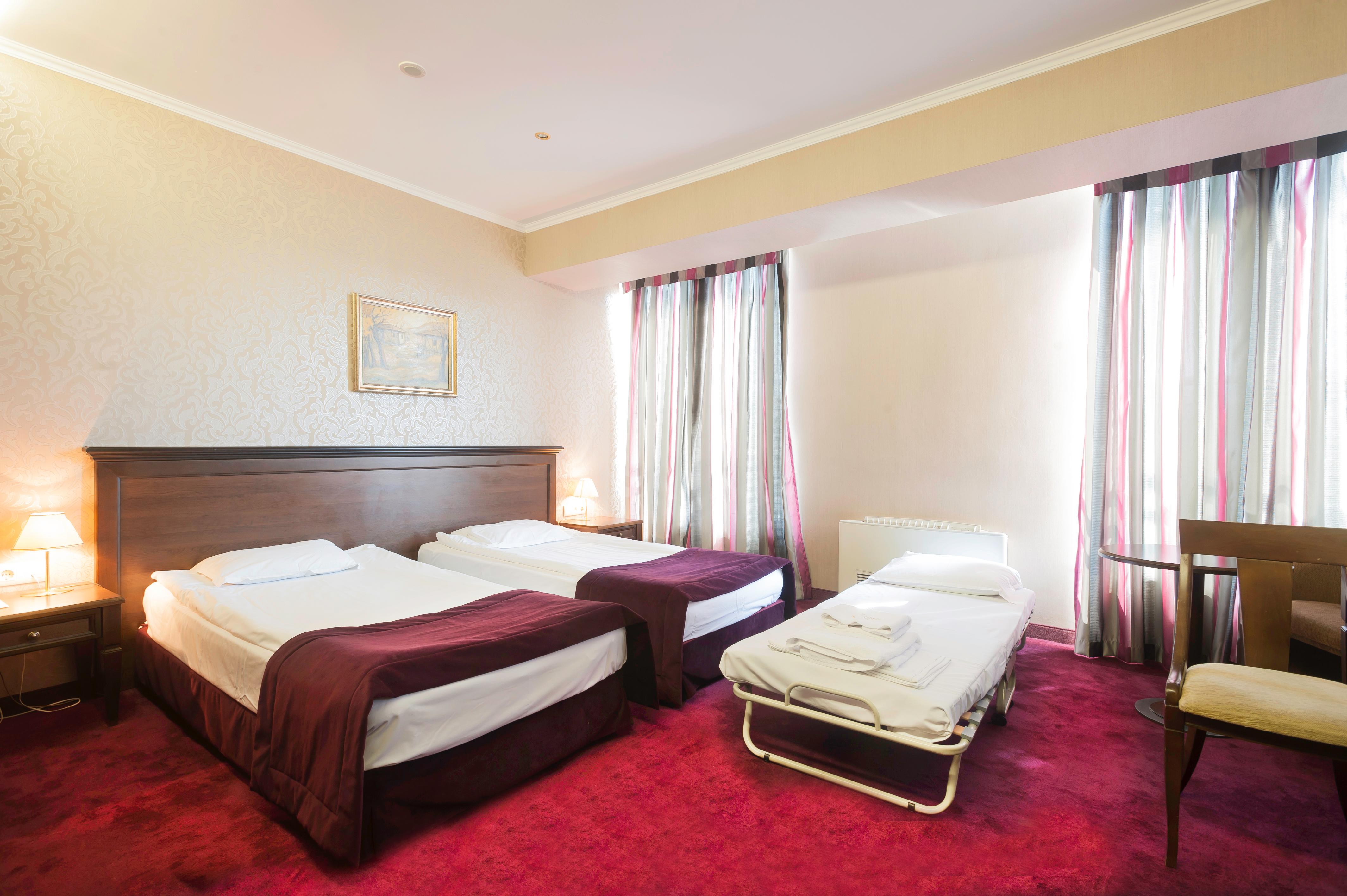Yantra Grand Hotel 16/57