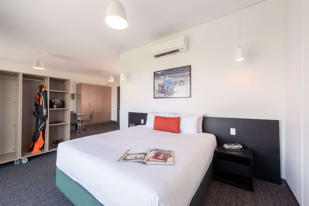 Rydges Pit Lane Hotel 9/50