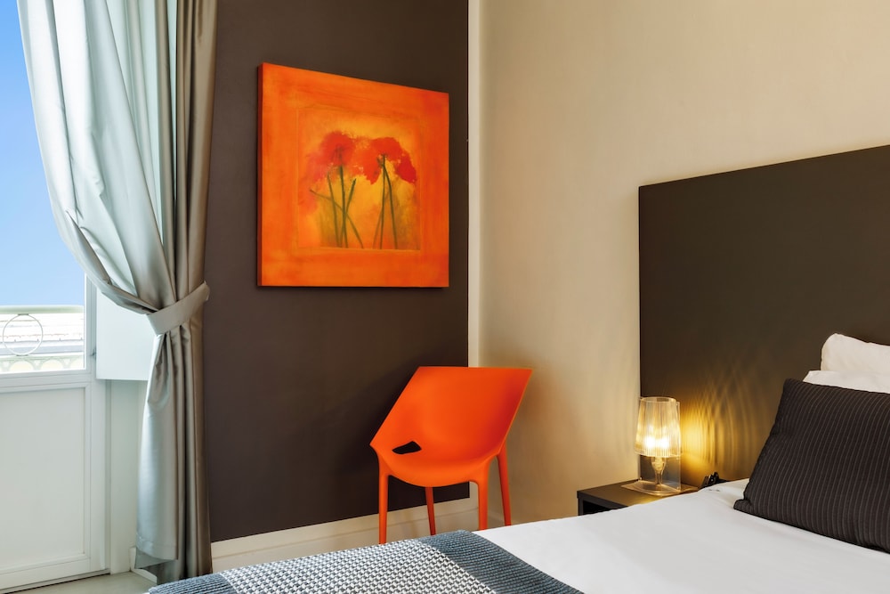 غرفة قياسية بسرير كوين مع أريكة، Best Western Plus Hotel Royal Superga 3/7