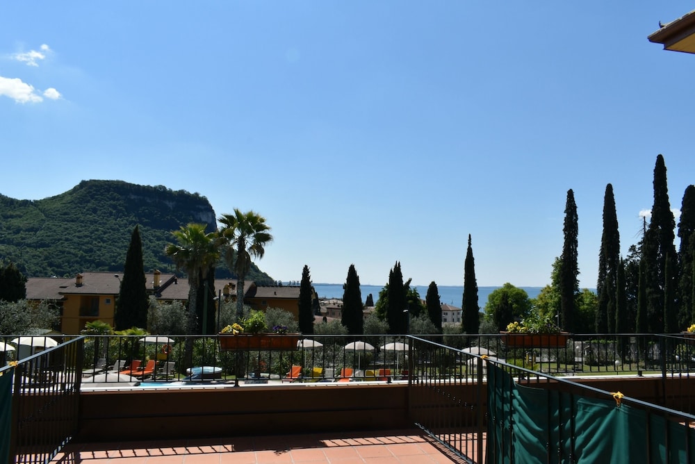Villa Madrina Lovely and Dynamic Hotel 3/49