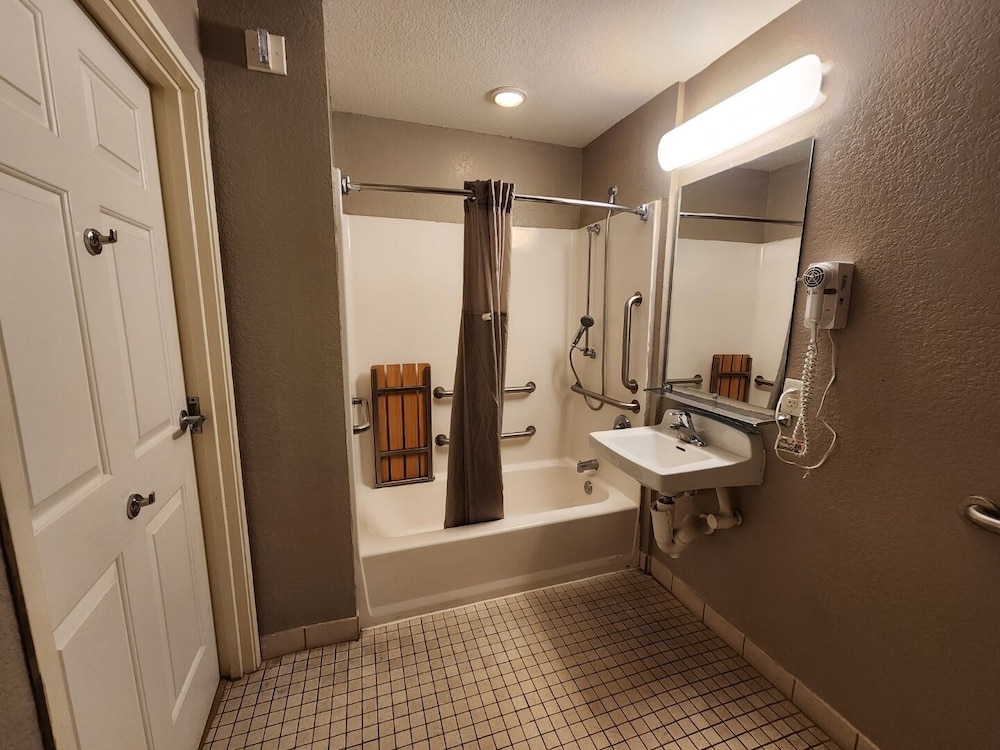 Motel6 Biloxi, MS - Beach 60/60