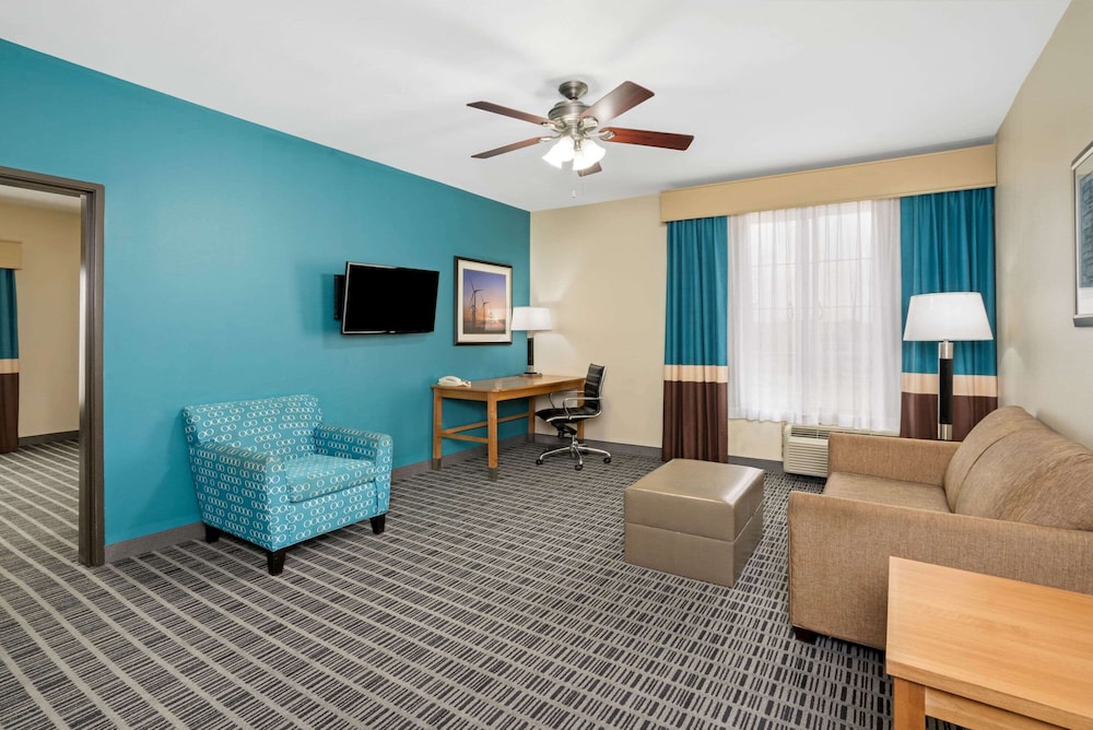 La Quinta Inn Suites Houston Willowbrook 32/61