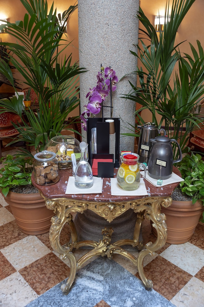 Hotel Regina Milano 48/55