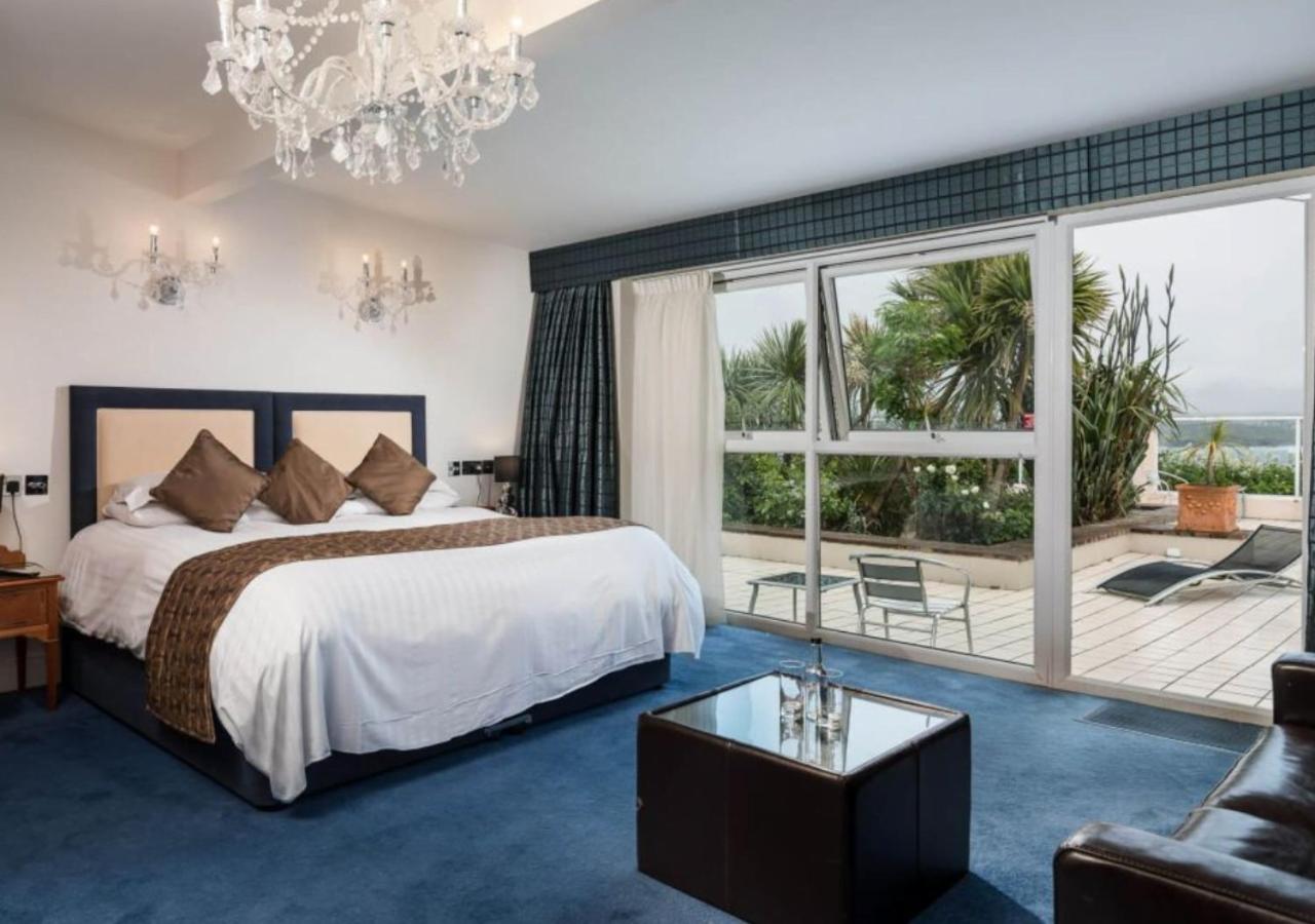 Room, Pool Side