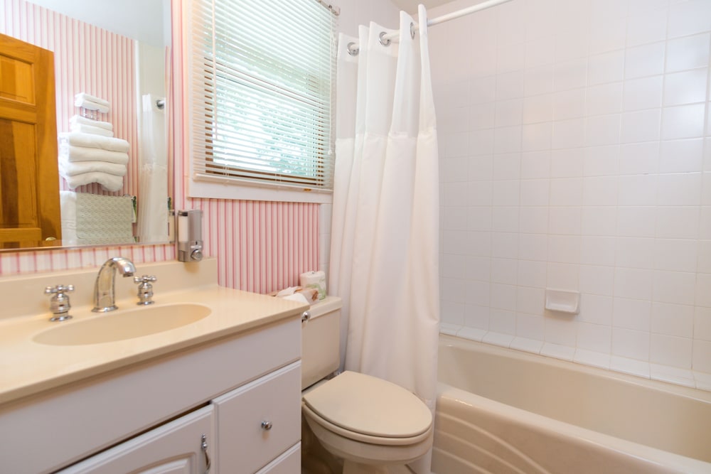 House, King Bed، Highland Lake Inn & Resort 6/9