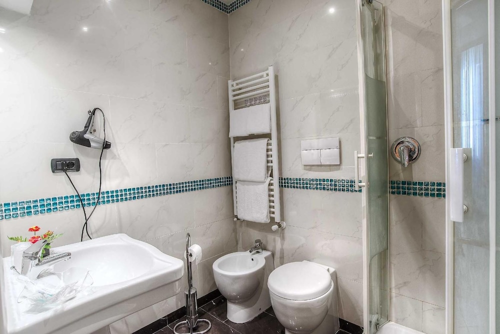 Hotel Caracciolo 56/62