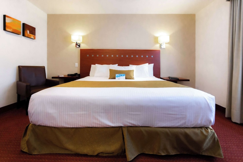 EFFICIENCY, KING BED, ACCESSIBLE