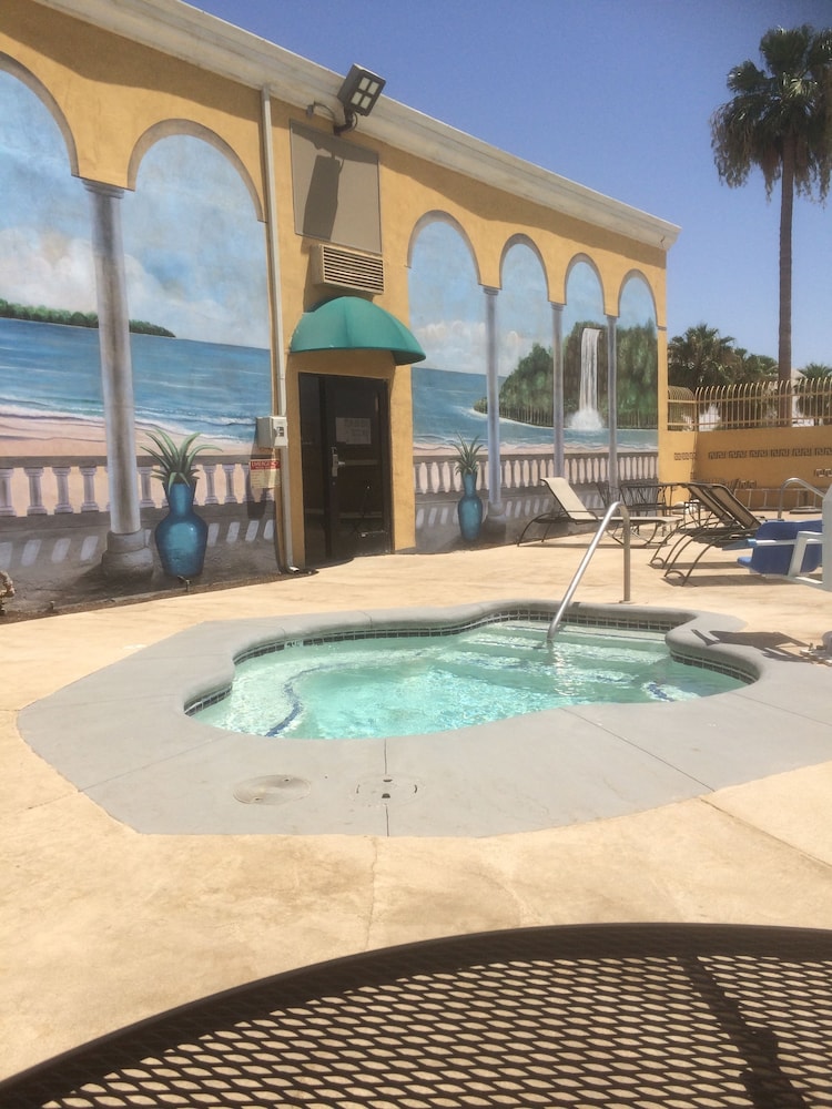 Days Inn by Wyndham Indio 5/36