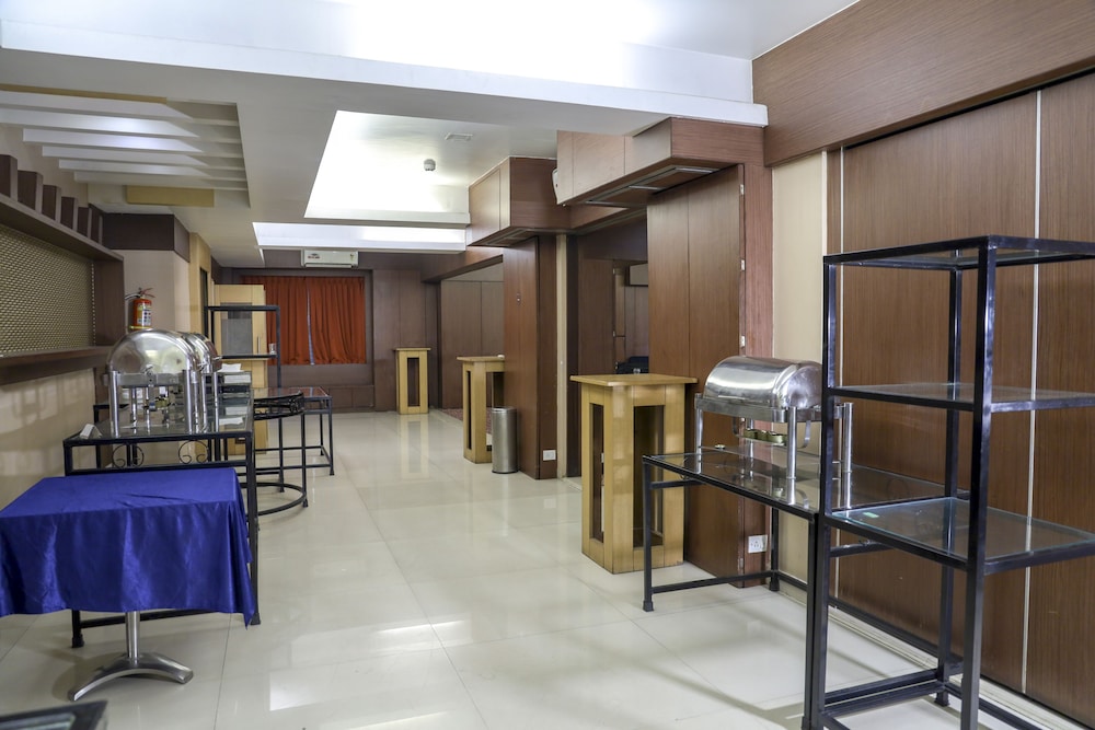 Royal Orchid Golden Suites Pune 40/52