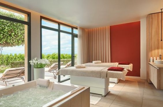 Grand Barrail Chateau Resort & Spa 8/30