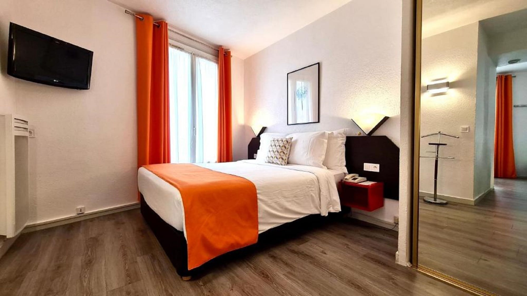Business, Queen Bed