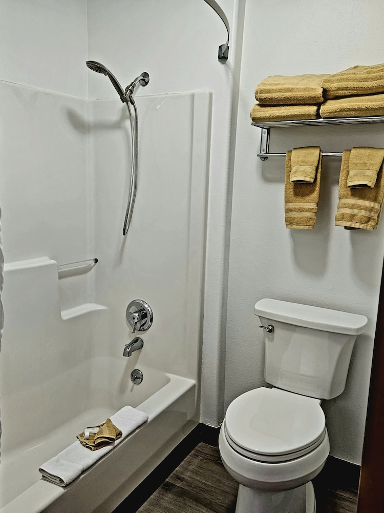 جناح عائلي بأسرّة بطابقين مع أريكة، Super 8 By Wyndham Belgrade/Bozeman Airport 4/6