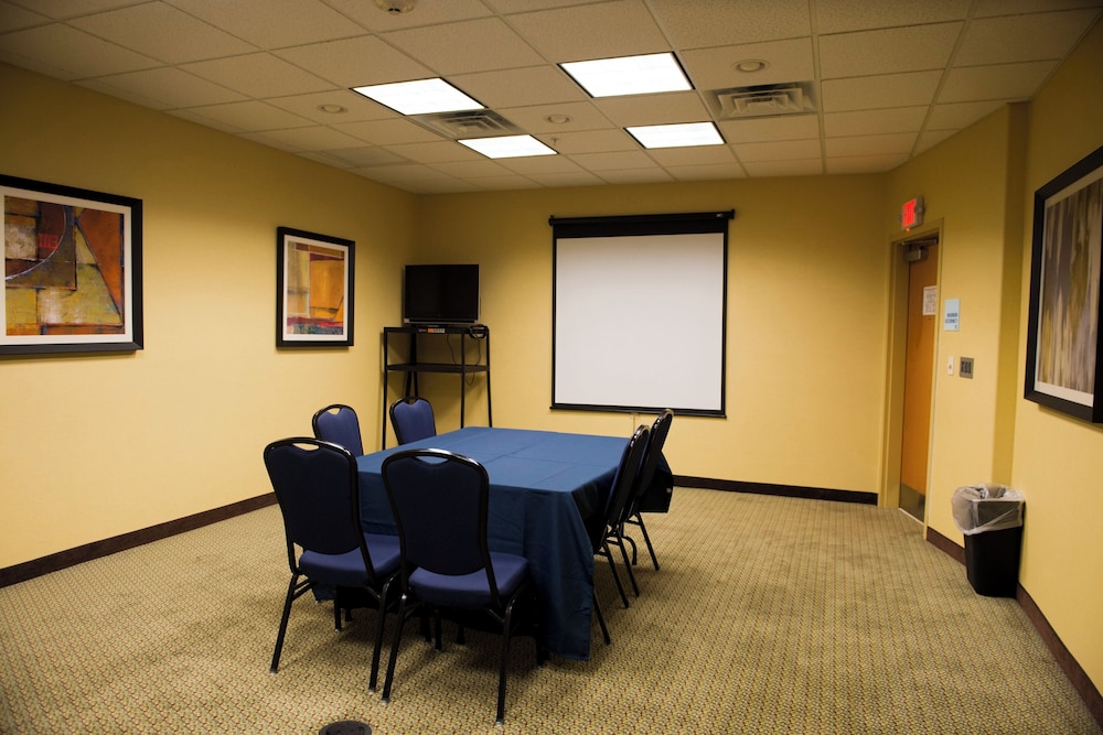 Holiday Inn Express Hotel Suites Atlanta East Lithonia 58/66