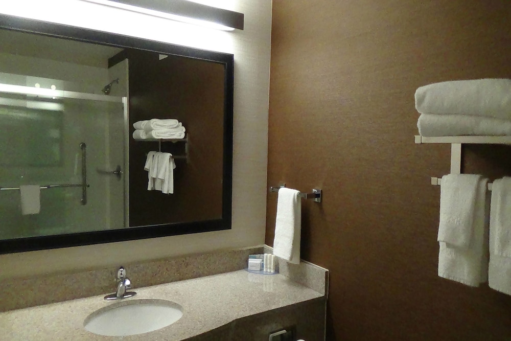FAIRFIELD INN & SUITES ATLANTA BUFORD/MALL OF GEORGIA 11/36