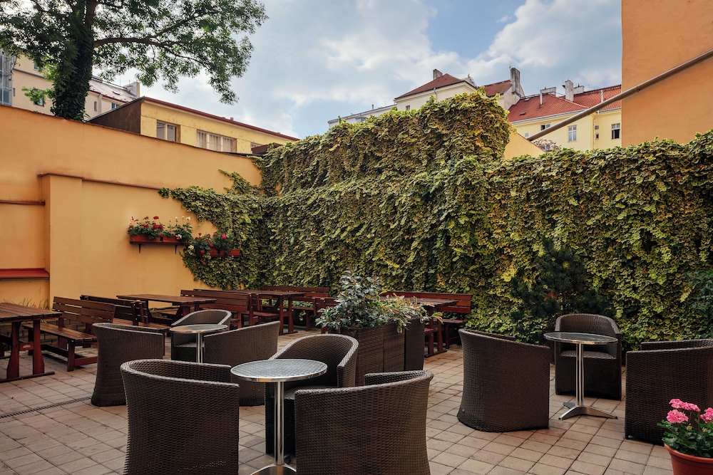 Ambiance Hotel 33/50