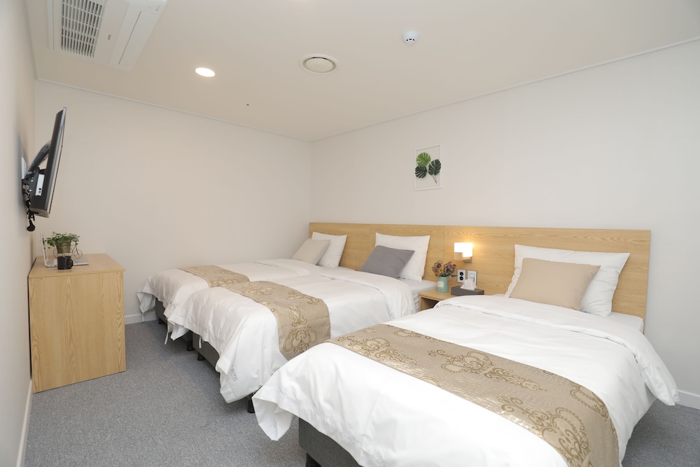 LINE HOTEL MYEONGDONG 28/56