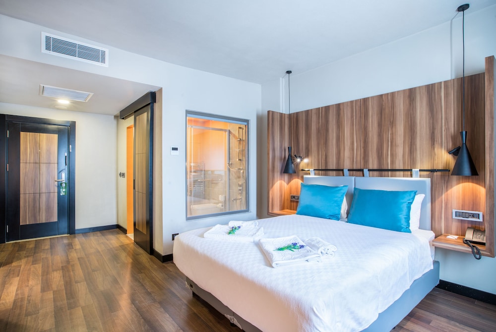 Signature Hotels & Spa 6/50