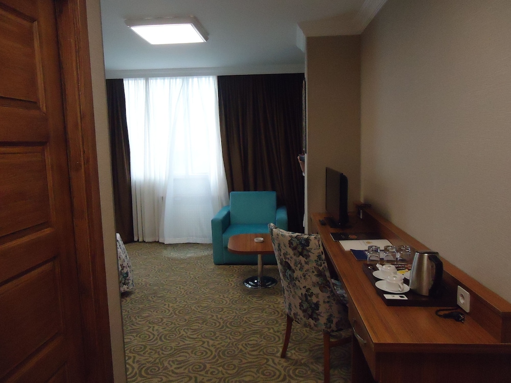Golden Lounge Hotel 38/42