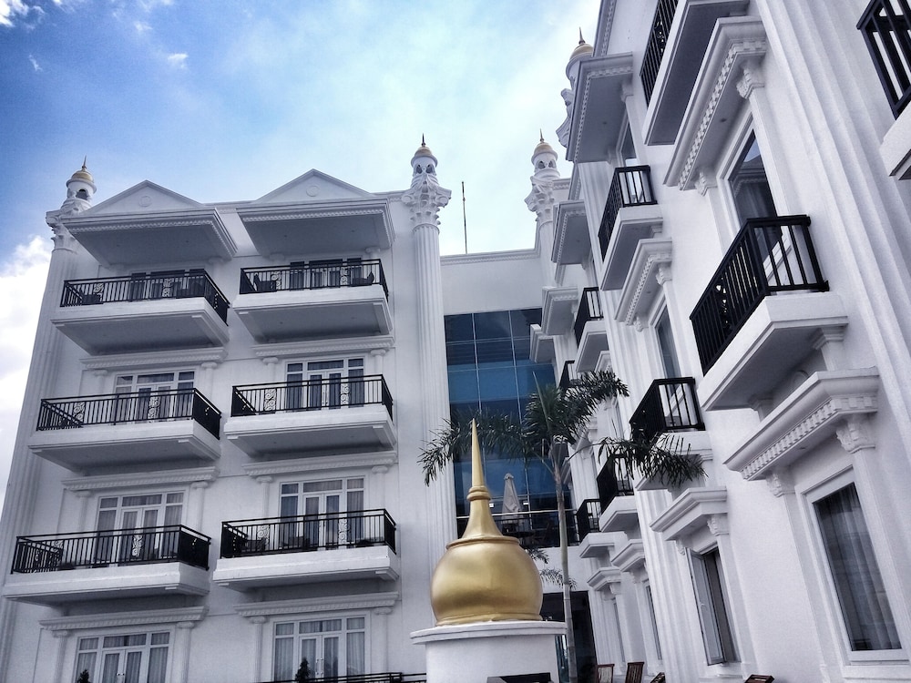 TARA HOTEL 4/46