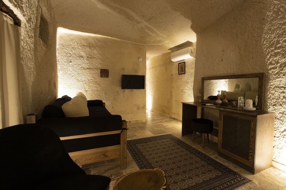 Medusa Cave Hotel 25/50