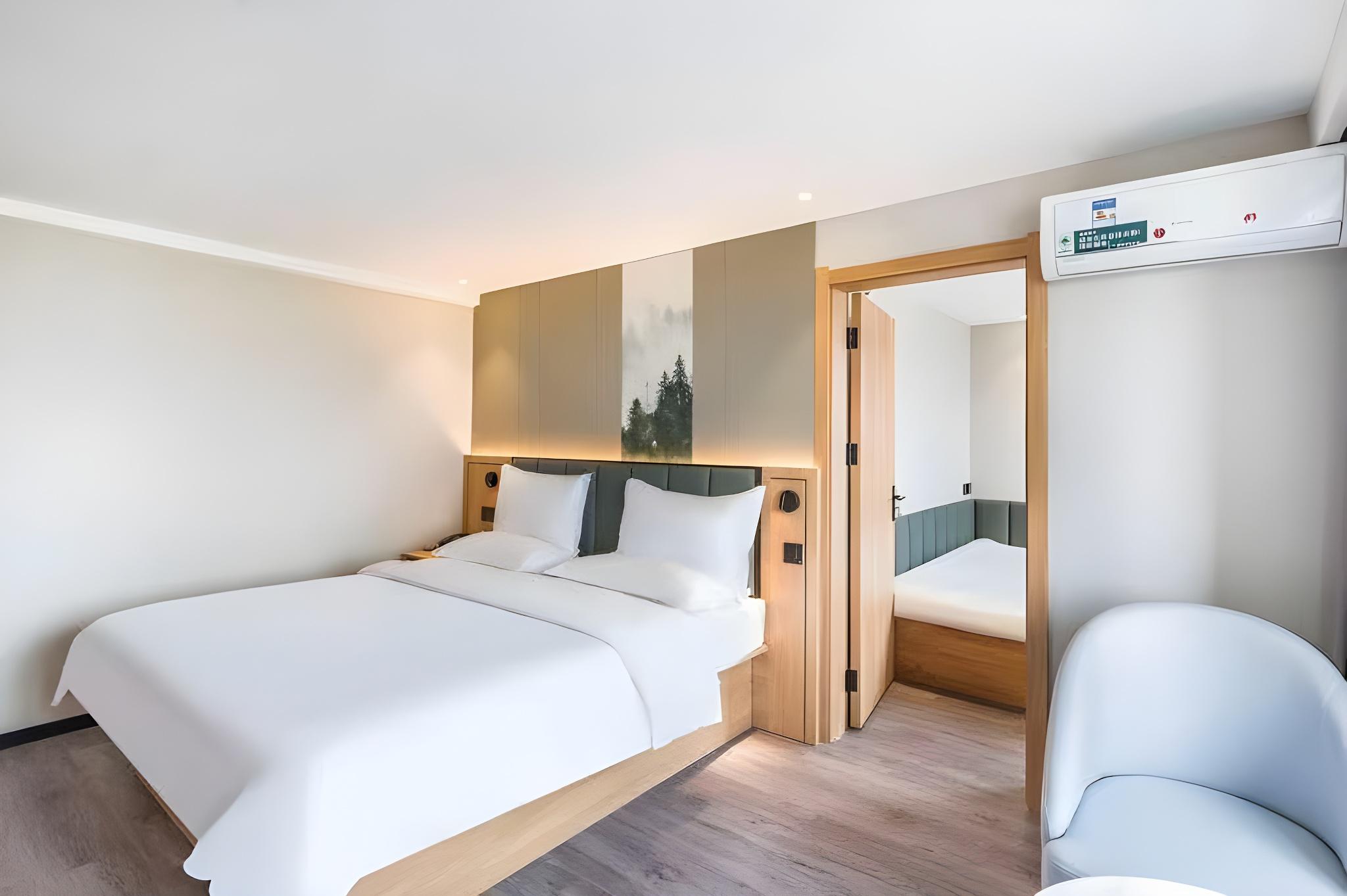 FEATURE, SUITE