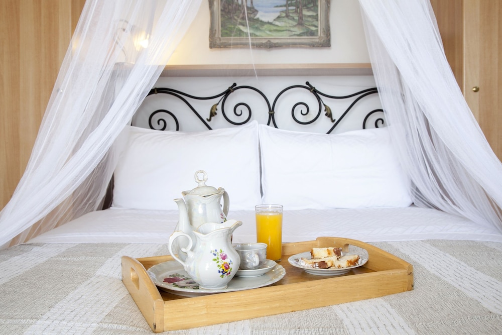 Monambeles Villas 24/76