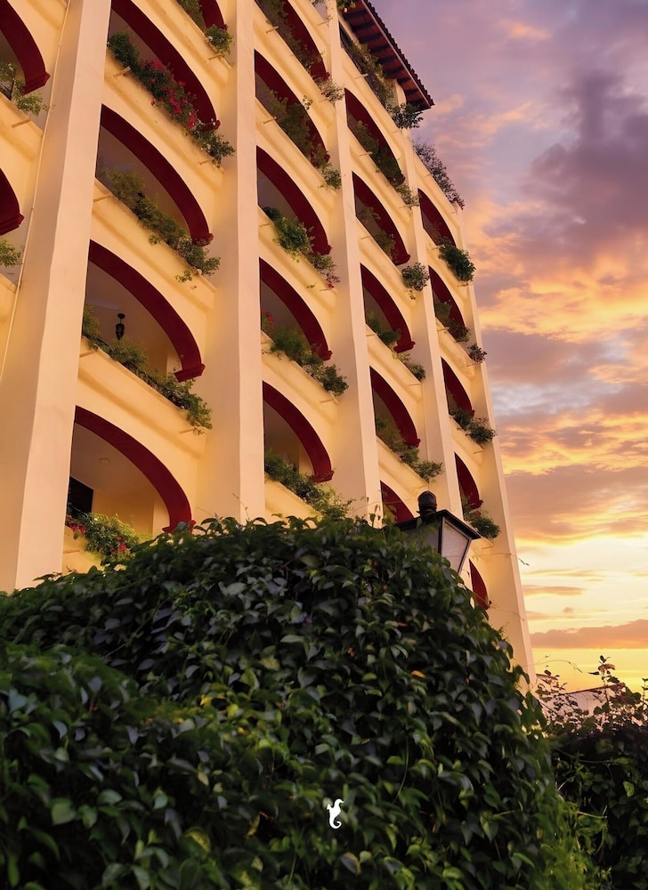 Lindo Mar Resort 4/50