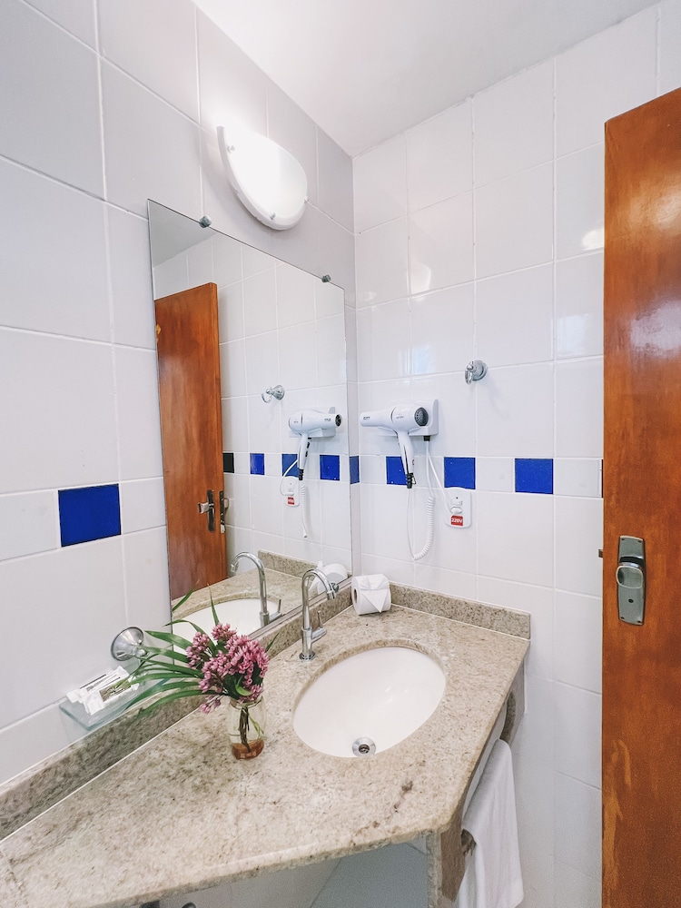 Porto Geraes Praia Hotel 49/50