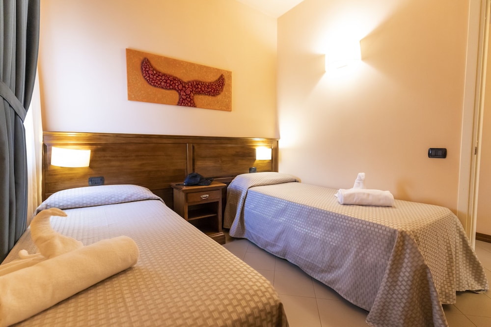 Hotel Tropis 24/70