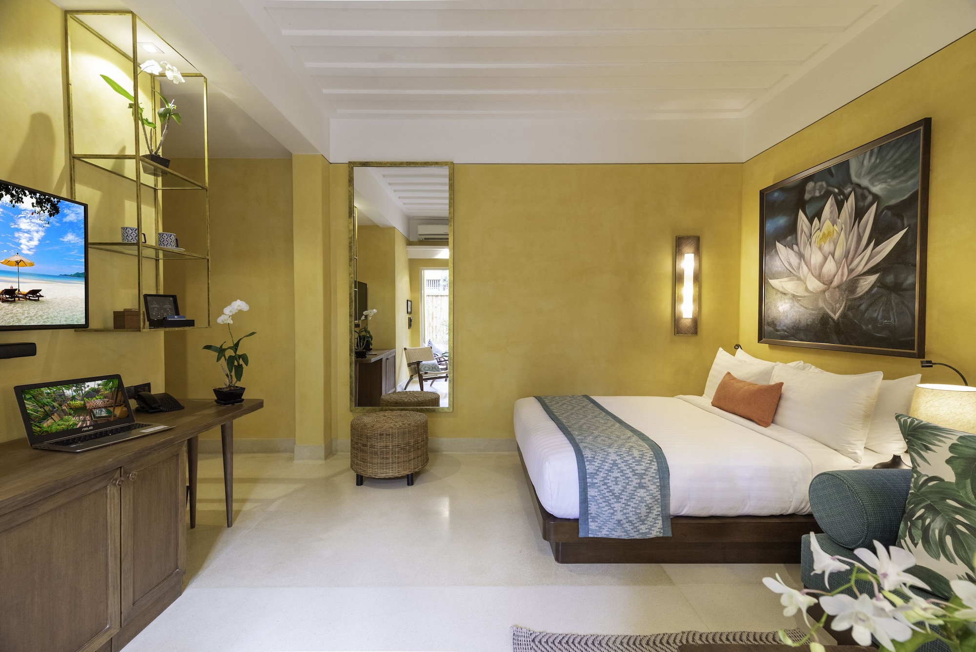 BOUTIQUE, GARDEN POOL