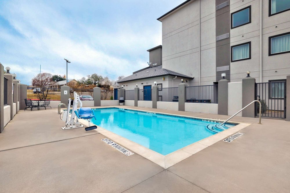 Motel6 Marble Falls, TX 7/51