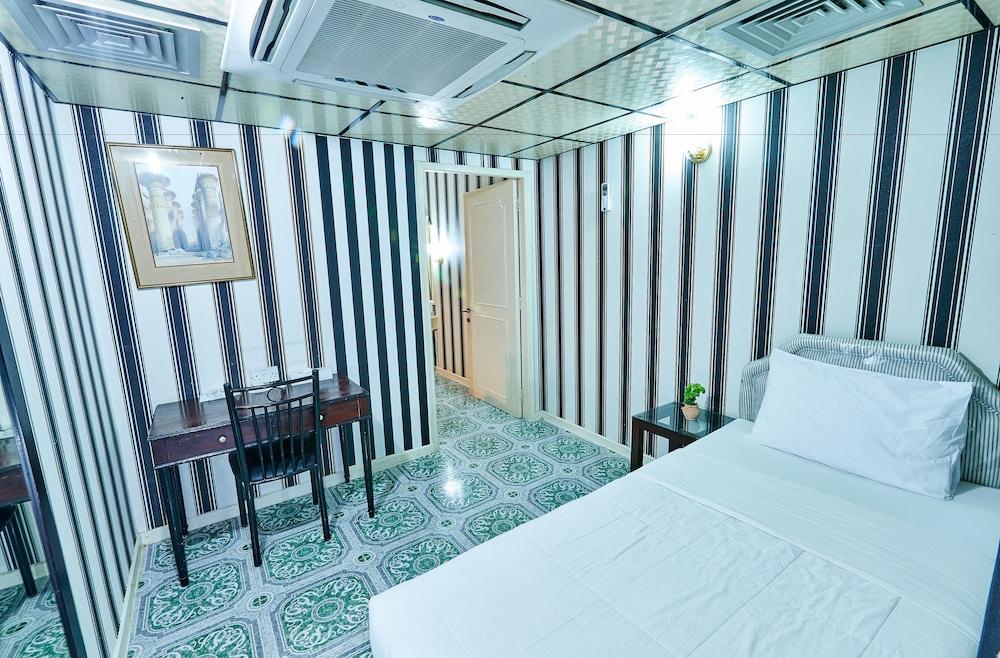 ROOM, TRIPLE