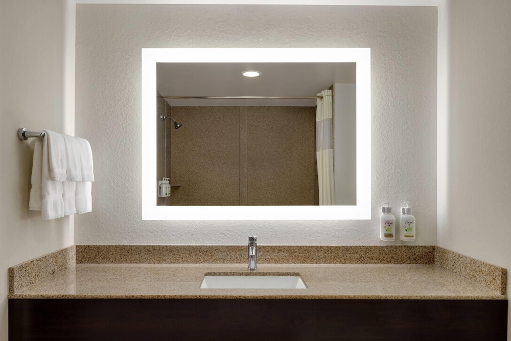 La Quinta Inn Suites By Wyndham Memphis Wolfchase 63/63