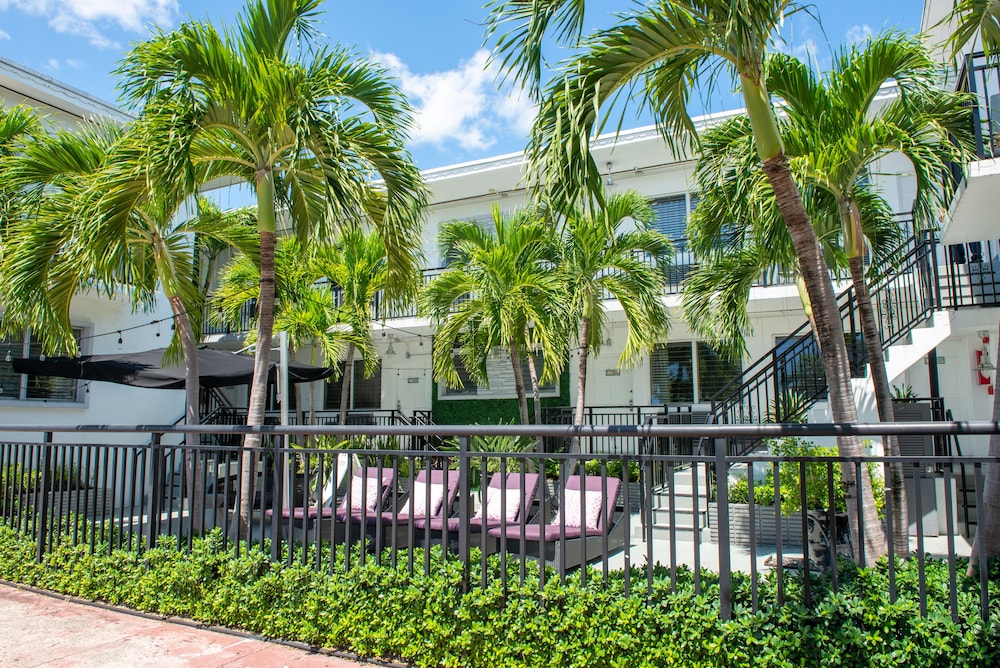 Beachside All Suites Hotel photo1
