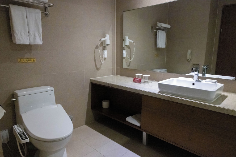 Avon Hotel Gunsan 64/67
