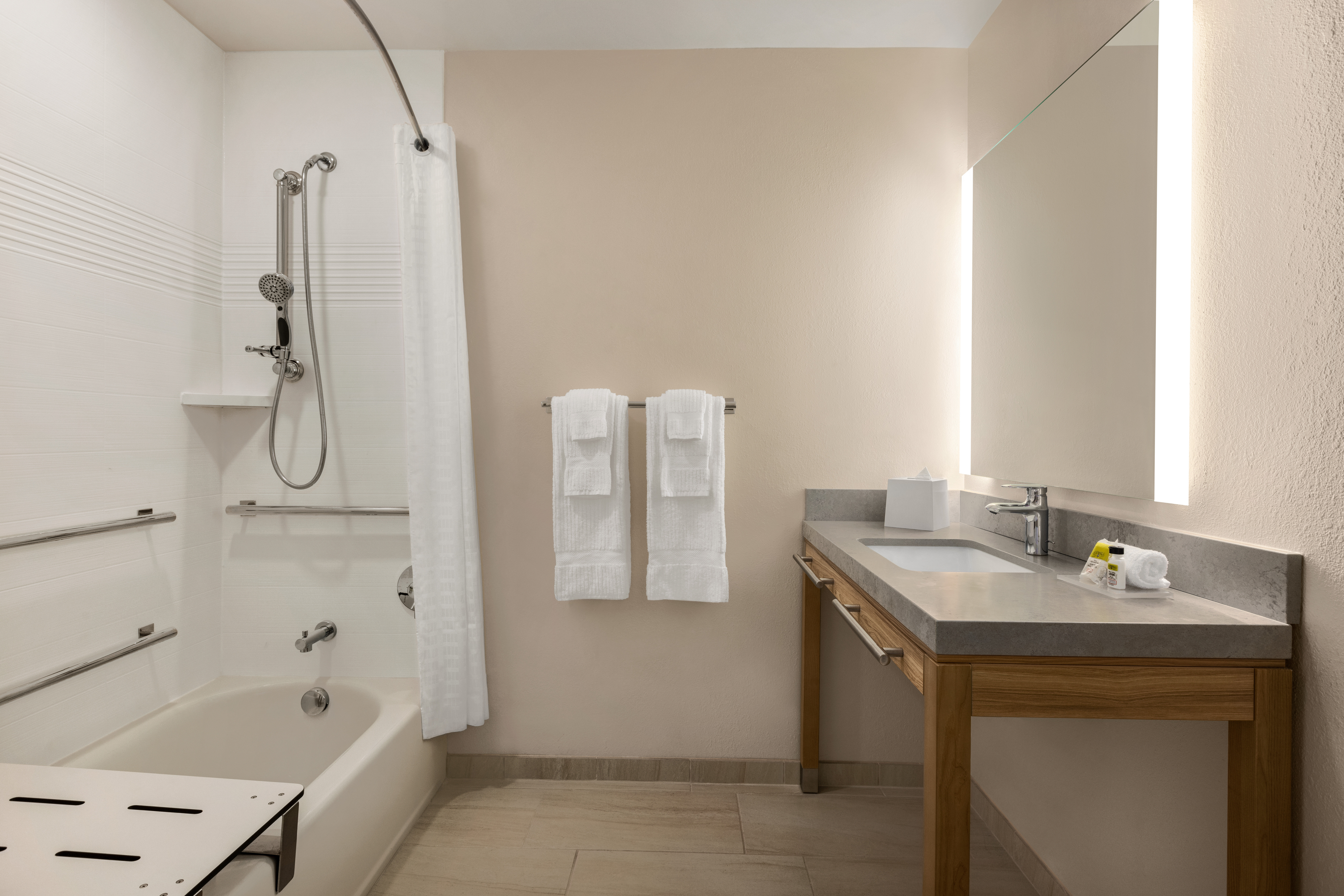 1 Bedroom, 2 Queen Beds, Accessible