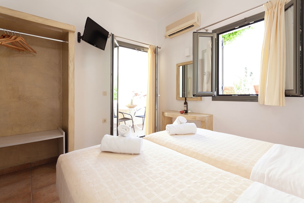 STUDIO, DOUBLE BED