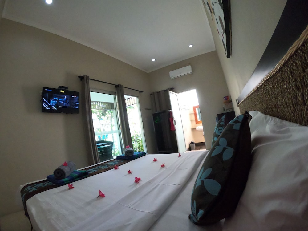 DELUXE, DOUBLE BED