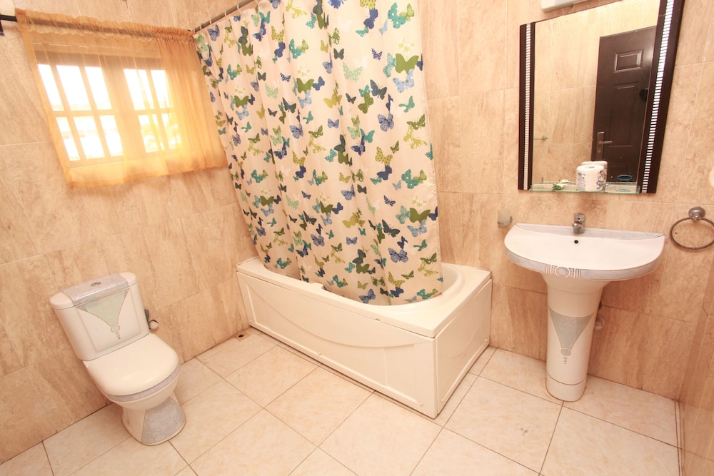 Carleton Hotel & Suites 27/29
